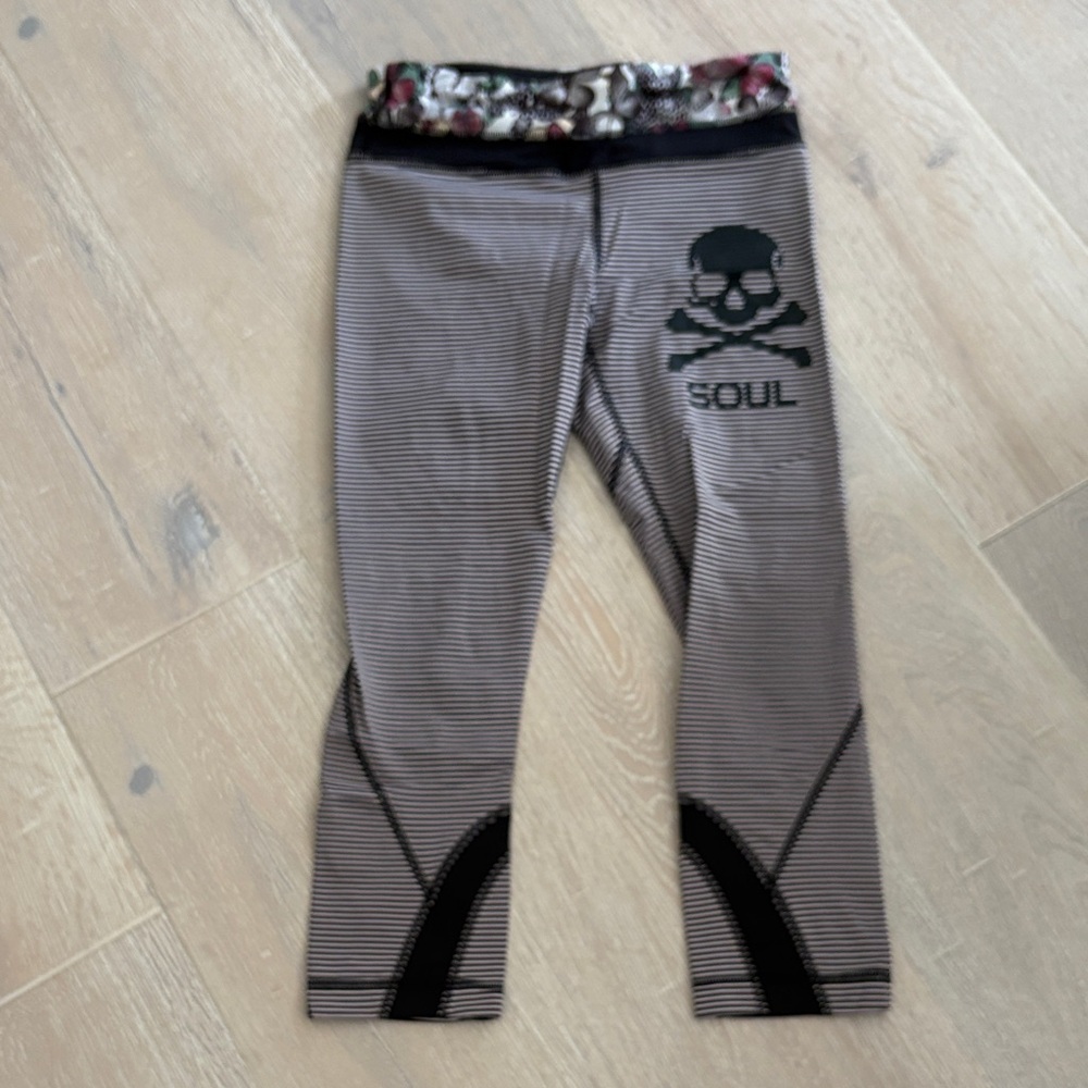 lululemon athletica Black and Gray Skull Print Leggings